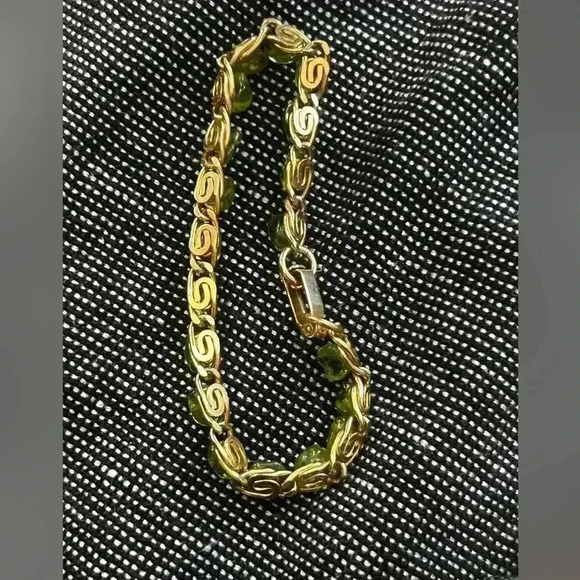 Vintage green stone chip MCM gold tone bracelet 7” - Picture 2 of 5